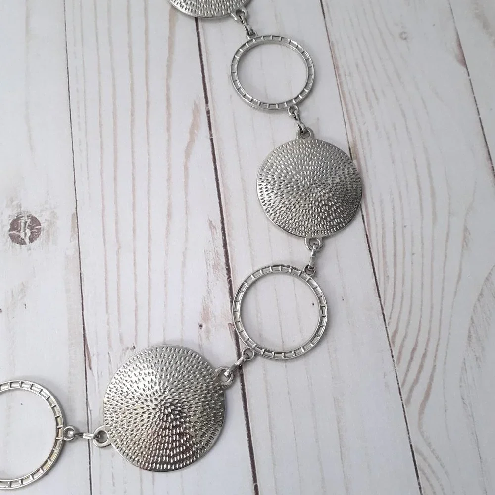 Solid Disc & O-Ring Circle Silvertone Chain Belt